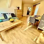 Fantastische Dachgeschosswohnung In Connewitz - 3 Private Schlafbereiche - Platz Fuer Bis Zu 5 Personen - Tolle Lage Und Oeffentliche Verkehrsmittel