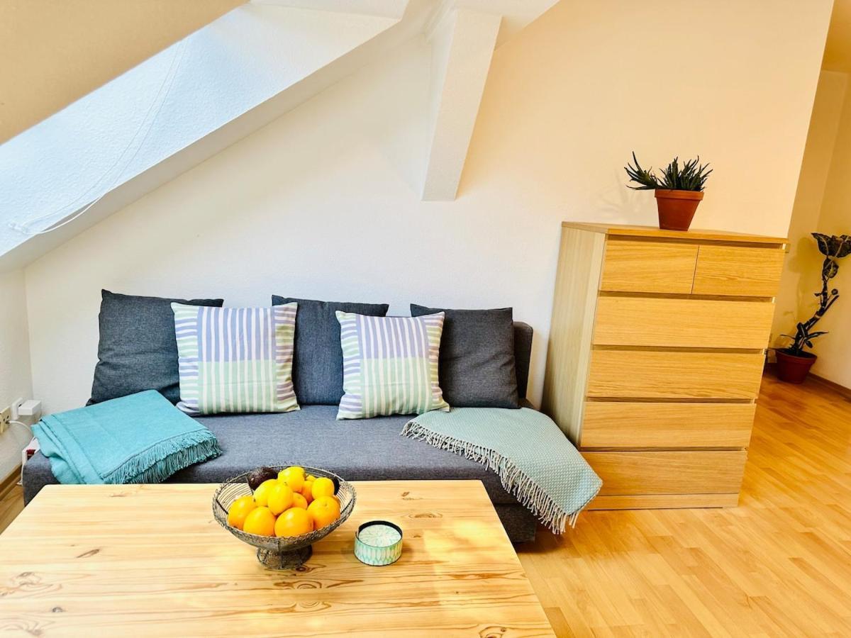 Apartment Fantastische Dachgeschosswohnung In Connewitz - 3 Private Schlafbereiche - Platz Fuer Bis Zu 5 Personen - Tolle Lage Und Oeffentliche Verkehrsmittel *
