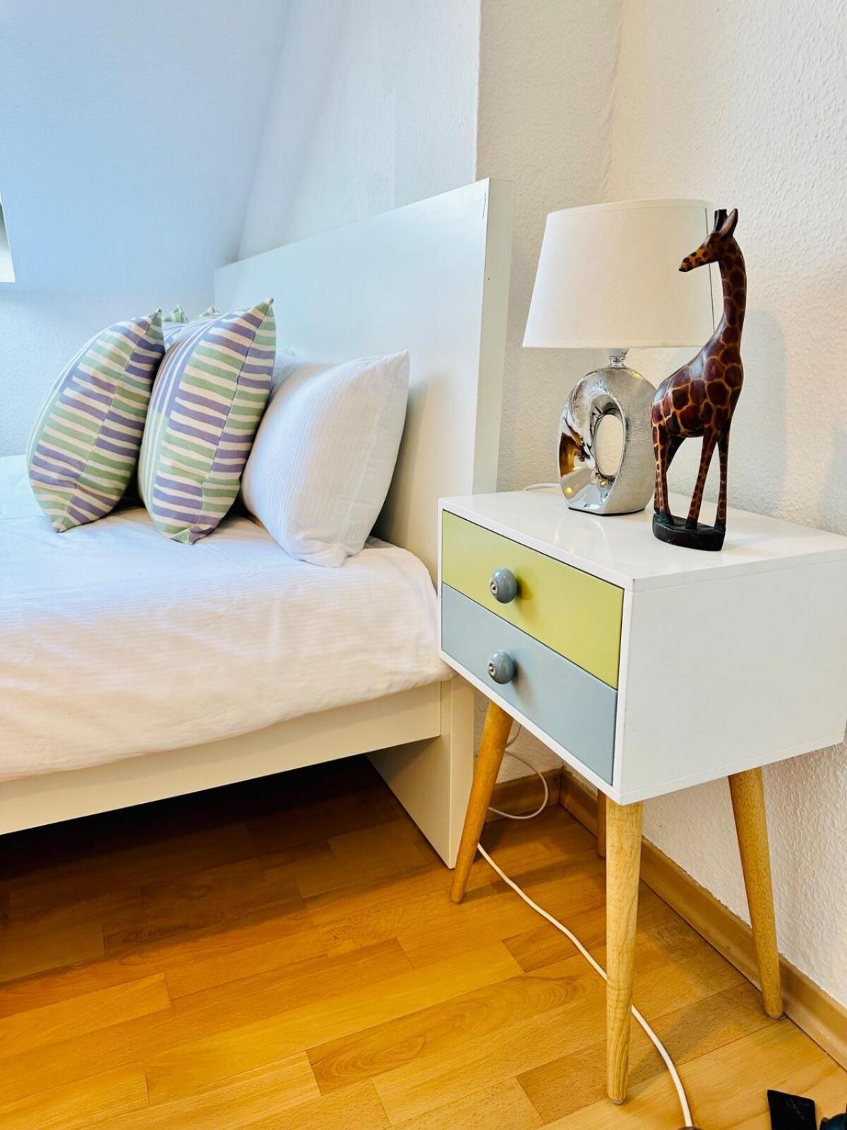 Fantastische Dachgeschosswohnung In Connewitz - 3 Private Schlafbereiche - Platz Fuer Bis Zu 5 Personen - Tolle Lage Und Oeffentliche Verkehrsmittel * Leipzig