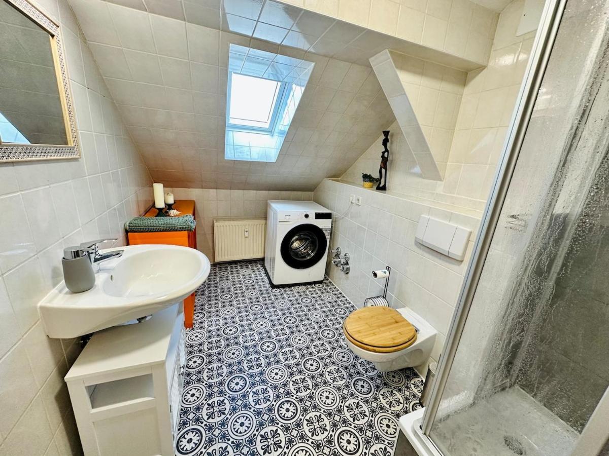 Fantastische Dachgeschosswohnung In Connewitz - 3 Private Schlafbereiche - Platz Fuer Bis Zu 5 Personen - Tolle Lage Und Oeffentliche Verkehrsmittel