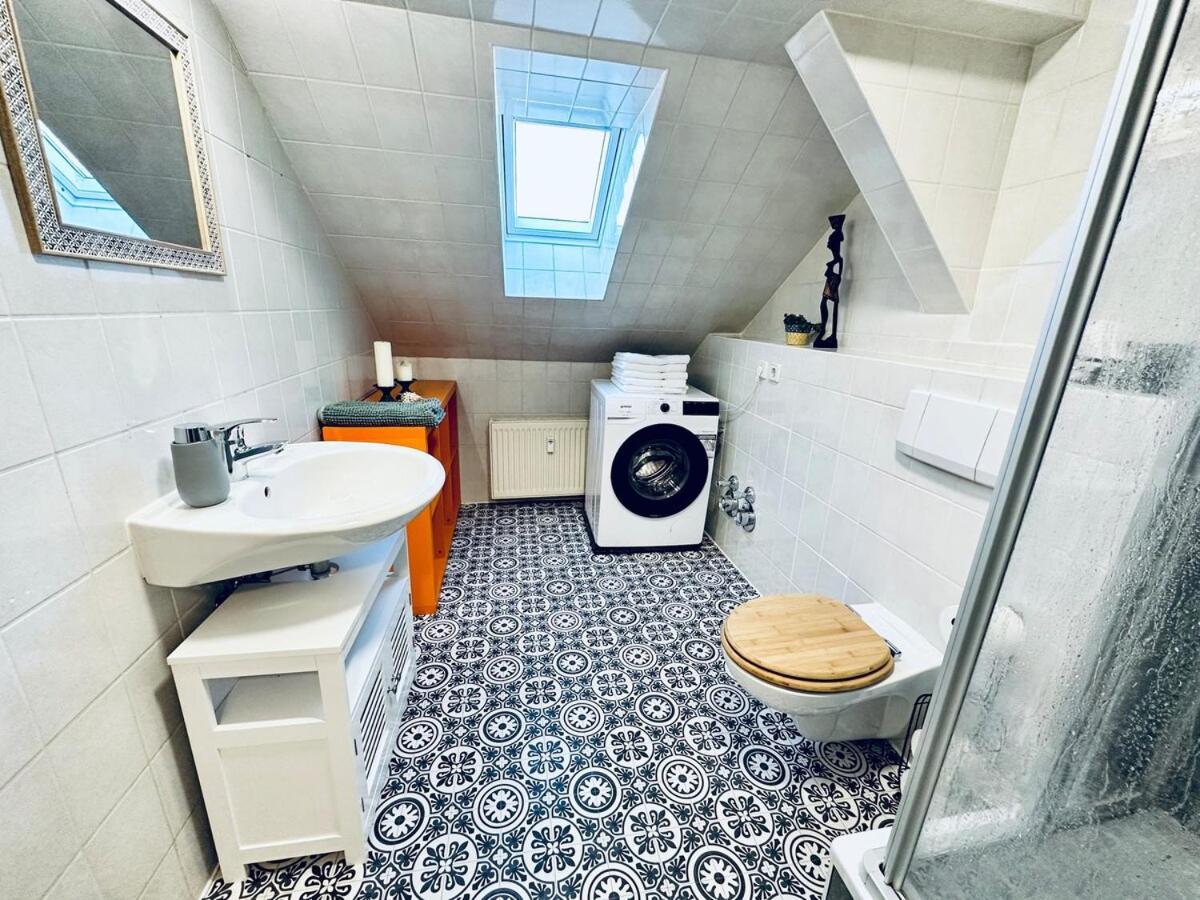 Fantastische Dachgeschosswohnung In Connewitz - 3 Private Schlafbereiche - Platz Fuer Bis Zu 5 Personen - Tolle Lage Und Oeffentliche Verkehrsmittel Apartment